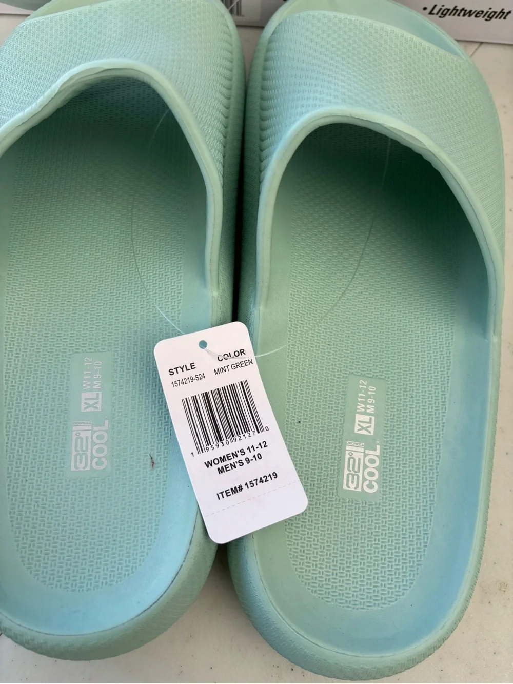 32 Cool comfortable mint